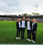 Laura Koskinen (vas.) Tukholman Olympiastadionilla 12.9.2022. Kuvassa myös Minka Vekkeli, Teddy Dahlin (SWE) ja Alisa Levälampi. Kuva: Laura Koskisen kotialbumi.